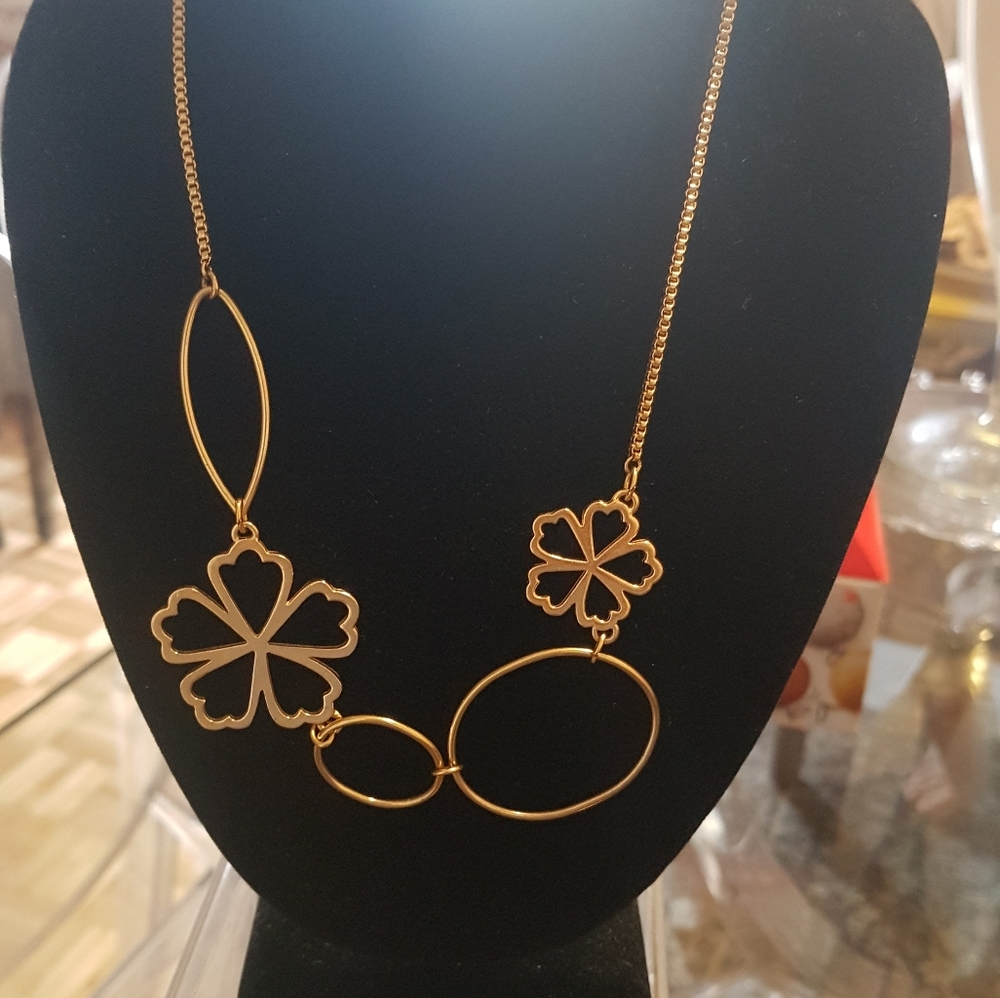 Gold tone clover necklace